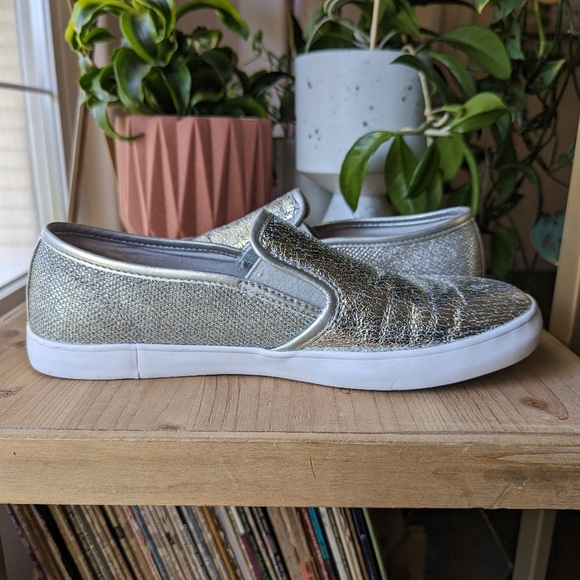 G by Guess Malden Silver Slip-ons - Size 10 - Picture 4 of 10